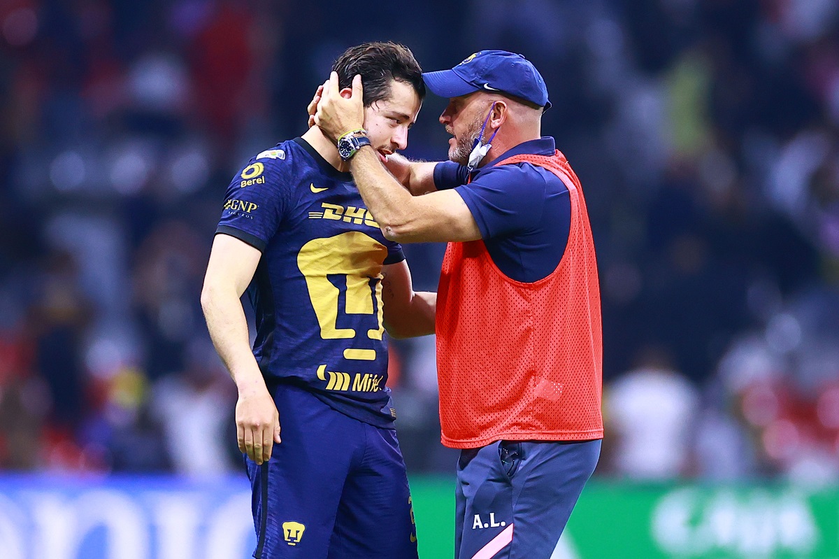 Alan Mozo y Andrés Lillini durante el duelo ante América (Imago7)