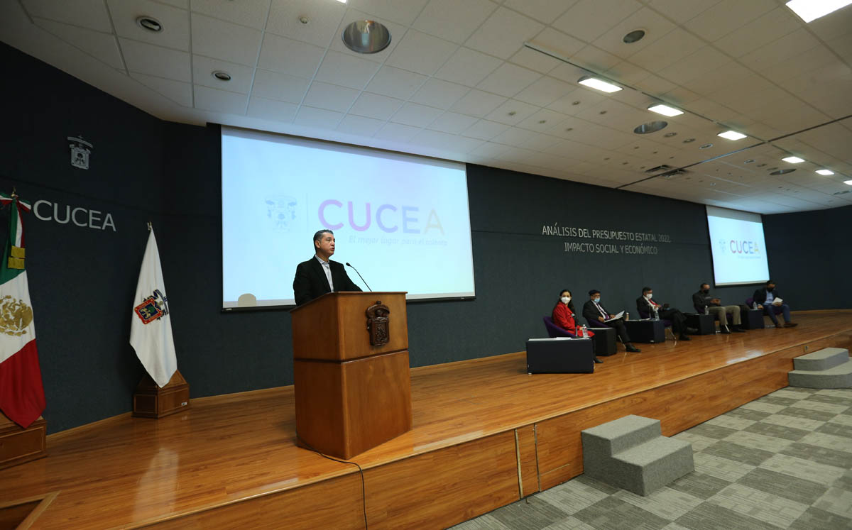 Especialista de la UdeG analizan presupuesto 2022 en CUCEA (Cortesía)