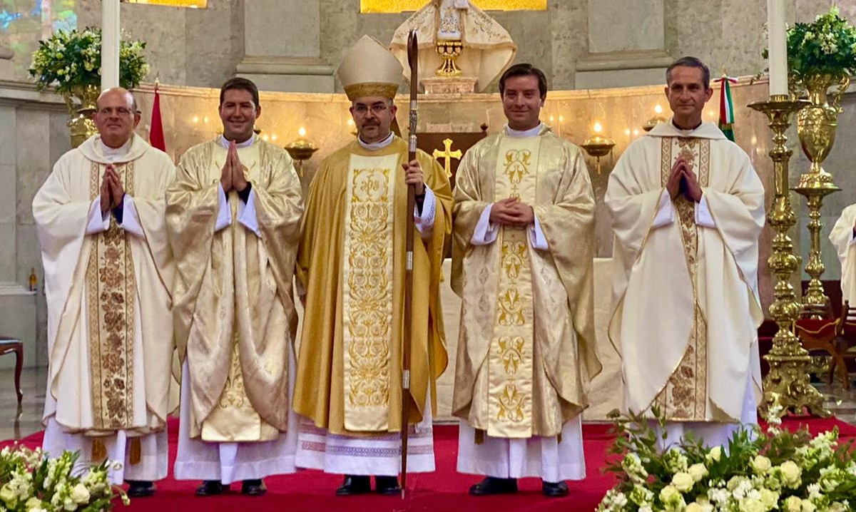 A los 25 años, Santiago decidió dedicarse al sacerdocio. (Especial)