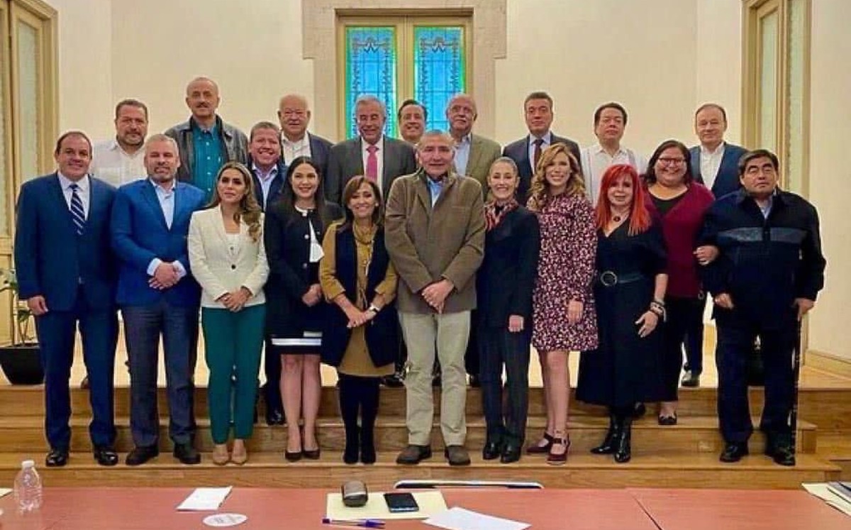 En la reunión del 13 de noviembre se les solicitó no desistir en la revocación de mandato. | Twitter