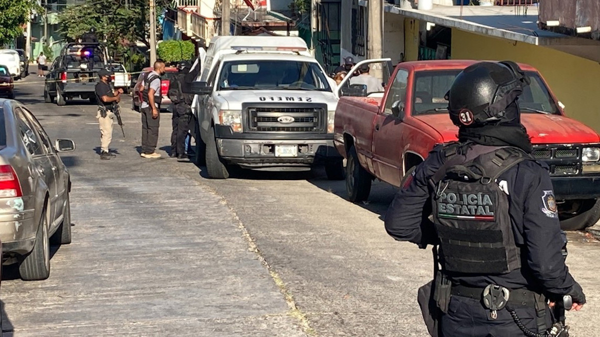 En Acapulco, encuentran a dos personas asesinadas en cajuela de taxi