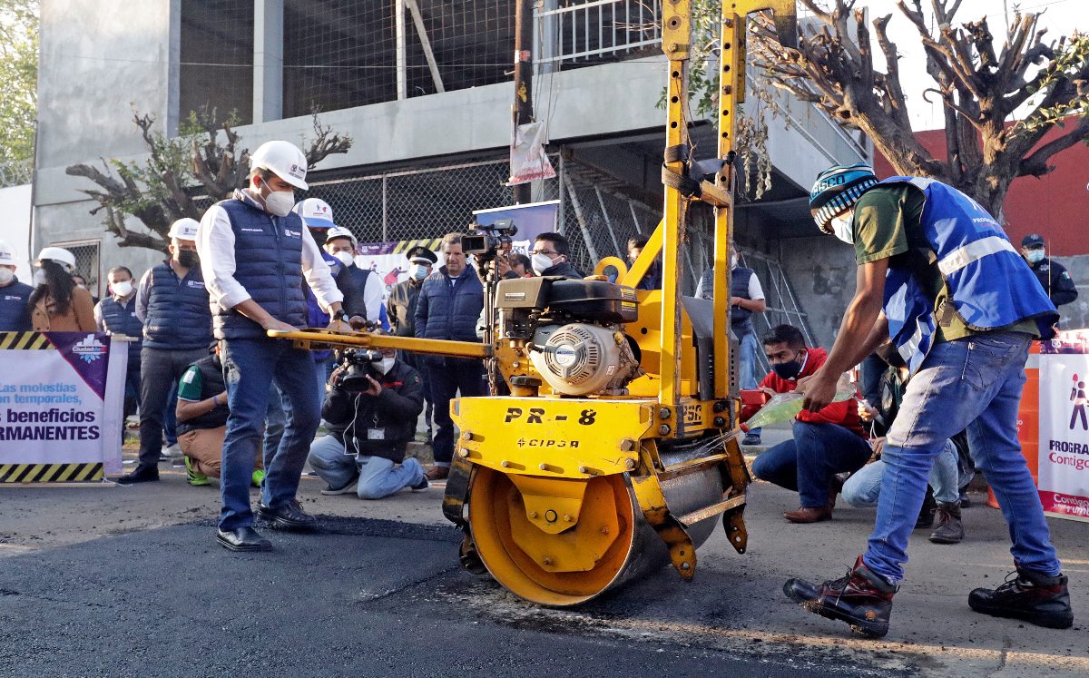 Eduardo Rivera pone en marcha el 'Programa de Bacheo' | Agencia Enfoque