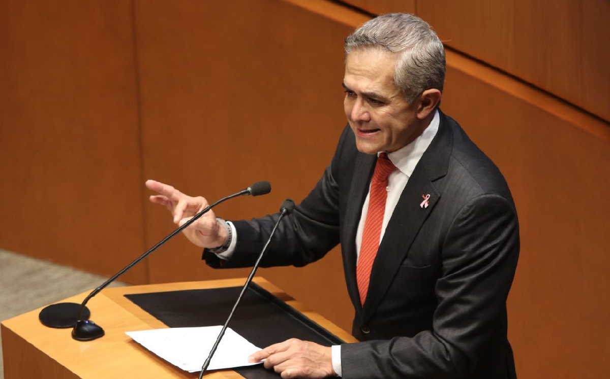 El senador Miguel Ángel Mancera durante una sesión ordinaria en el Senado de la República. | Cuartoscuro