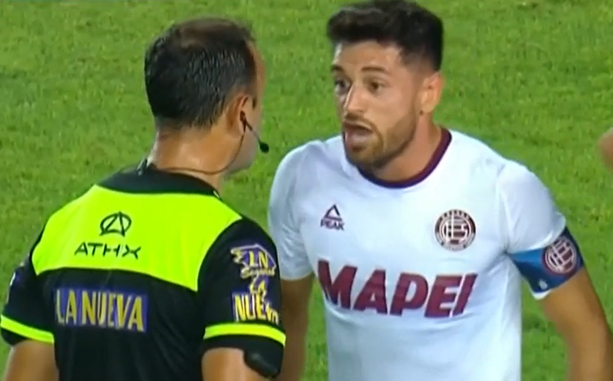 Árbitro argentino denuncia a futbolista tras recibir amenazas de muerte (Especial)