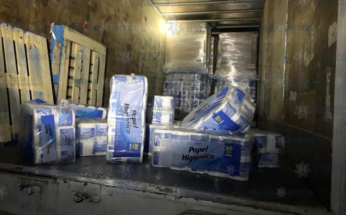 Elementos visualizaron 40 tarimas, cada una de ellas con 40 paquetes que contenidas 30 rollos de papel.
