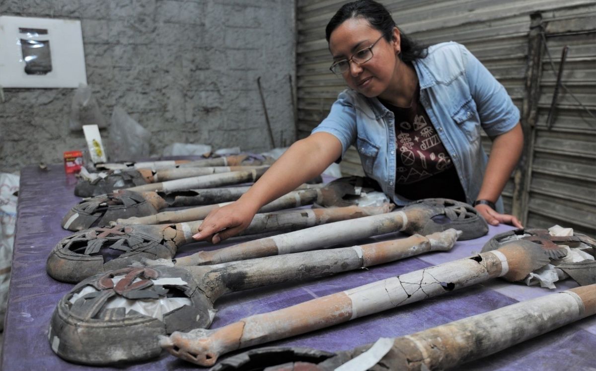 La excavación reveló que el espacio de aquella vivienda estuvo conformado por un patio interior —donde se localizó la ofrenda de clausura—, una estanc