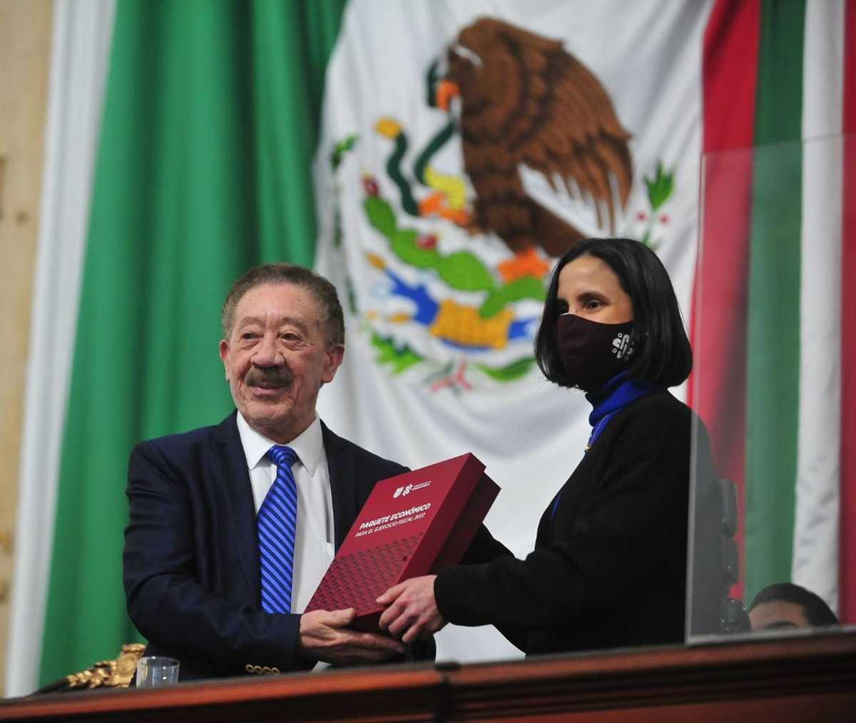 Luz Elena González entrega Paquete Económico a diputados. | Leonardo Lugo
