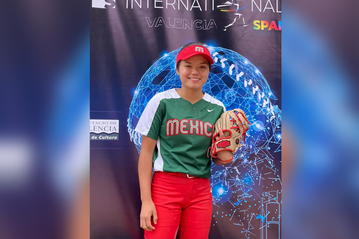 Marlen Espinoza juega en la posición de short stop y estudia en la UANL| Especial