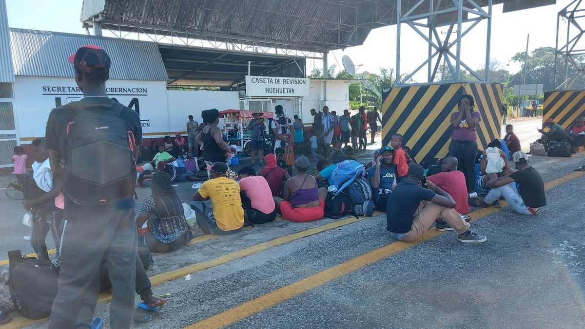 Los migrantes tendrán que esperar de tres a cinco días transporte en Chiapas. (Julio Navarro)