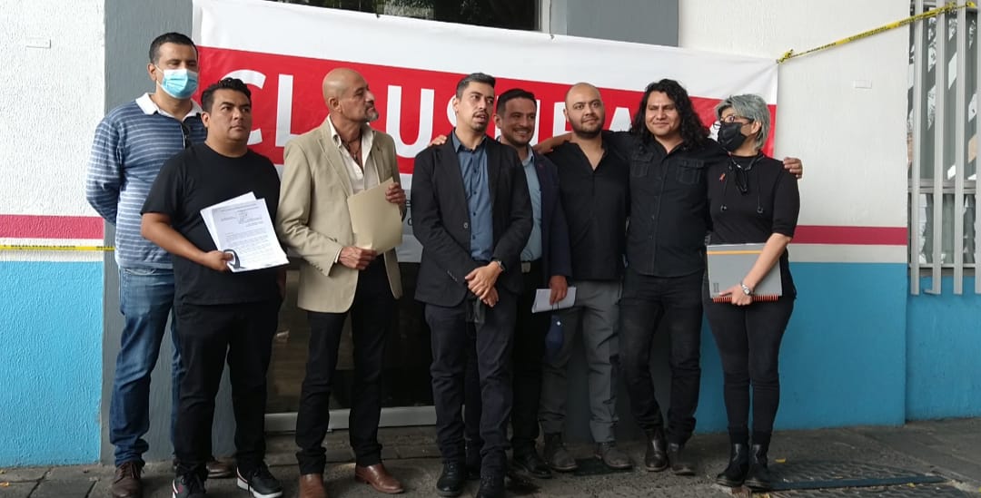 Colectivos en pro de la prevención del VIH se manifestaron a las afueras de la Secretaría de Salud. (Roberto Hurtado)