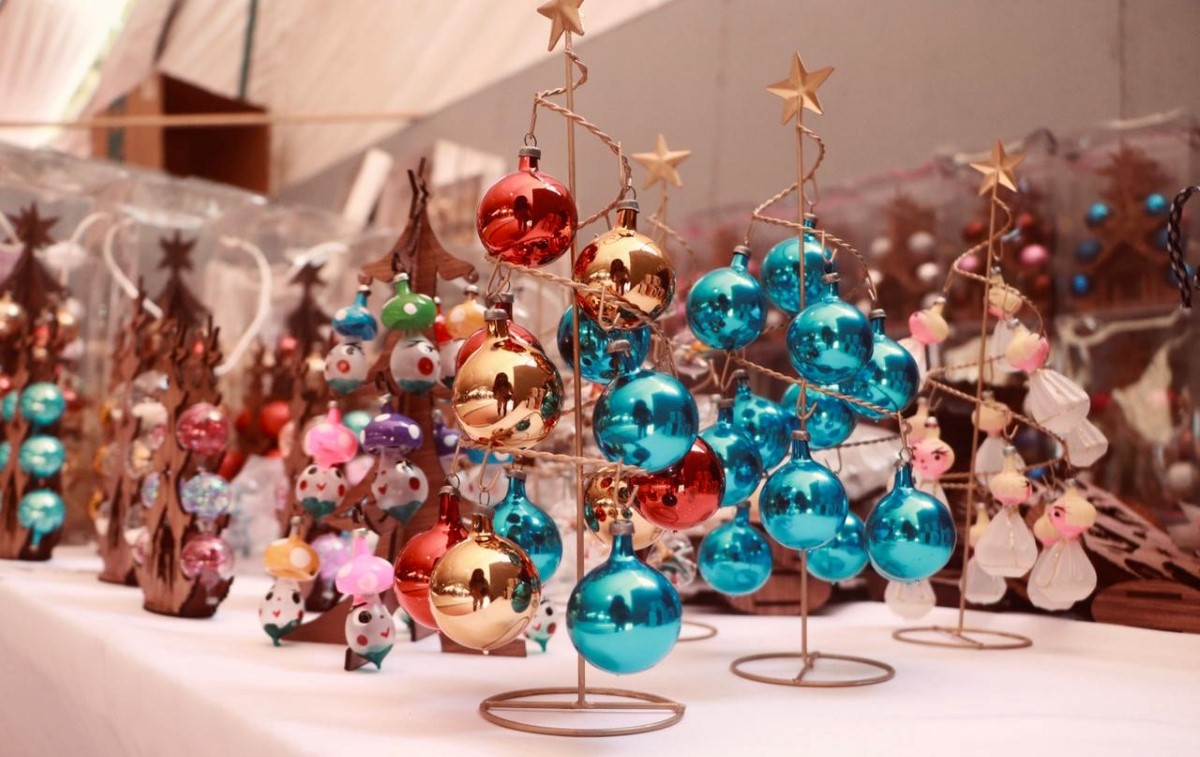 En la feria se venderán esferas y piñatas, entre otros artículos navideños. | Especial