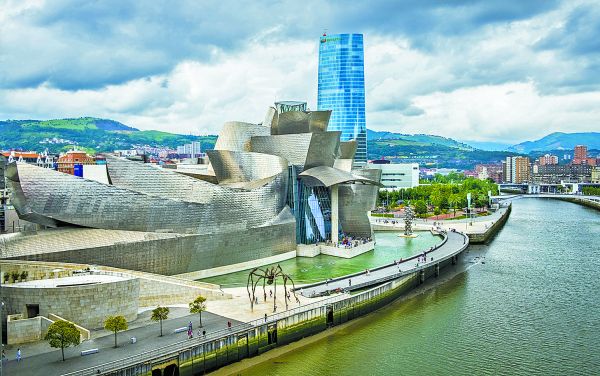 El Museo Guggenheim Bilbao es muestra de la renovación cultural de la región. Shutterstock