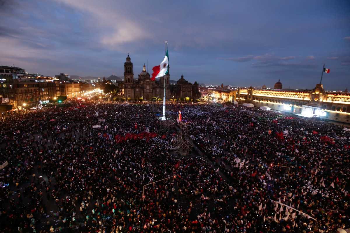 El Zócalo de CdMx lució lleno | Araceli López