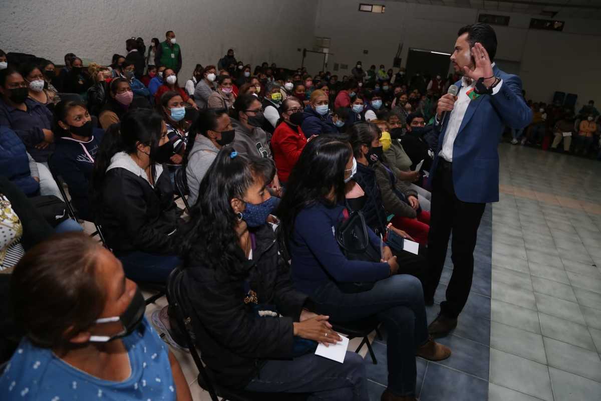 Israel Félix presidente municipal de Mineral de la Reforma anuncia el programa Aguinaldo Rosa