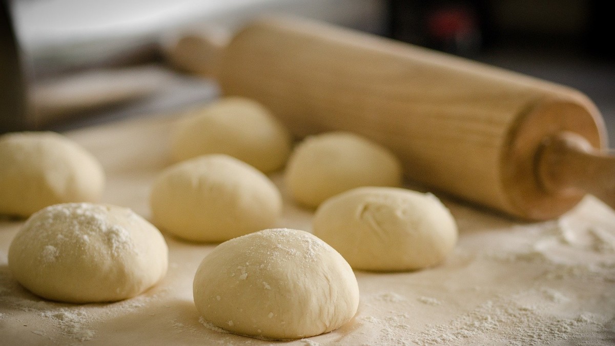 Nicholas Mitchell, de 39 años, se declaró culpable en junio de alterar masas de pizza. (Pixabay)