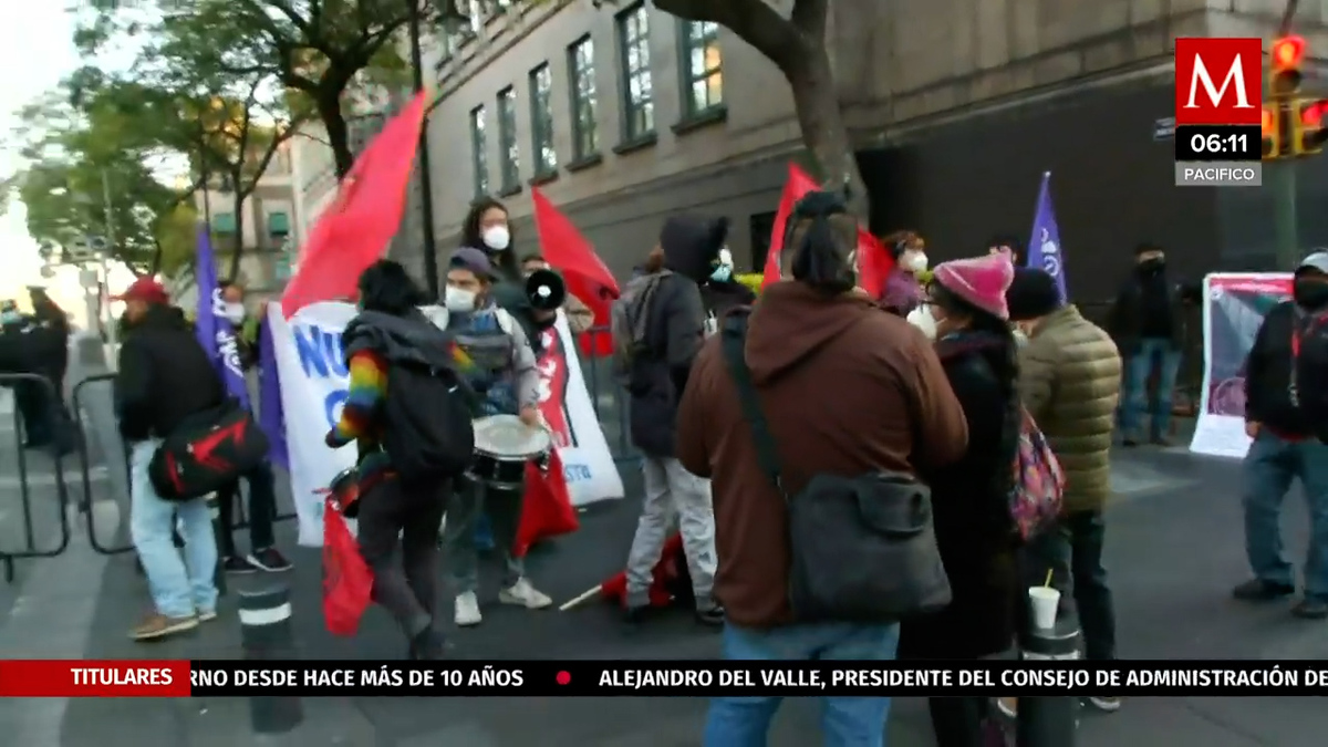 Protestan maestros de la UNAM en la CdMx por falta de pago
