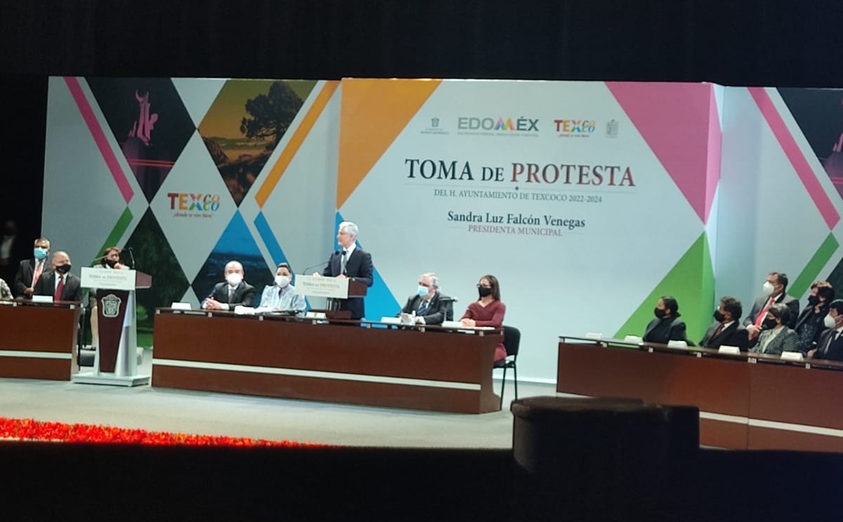 Acudió a la toma de protesta de Sandra Luz Falcón.