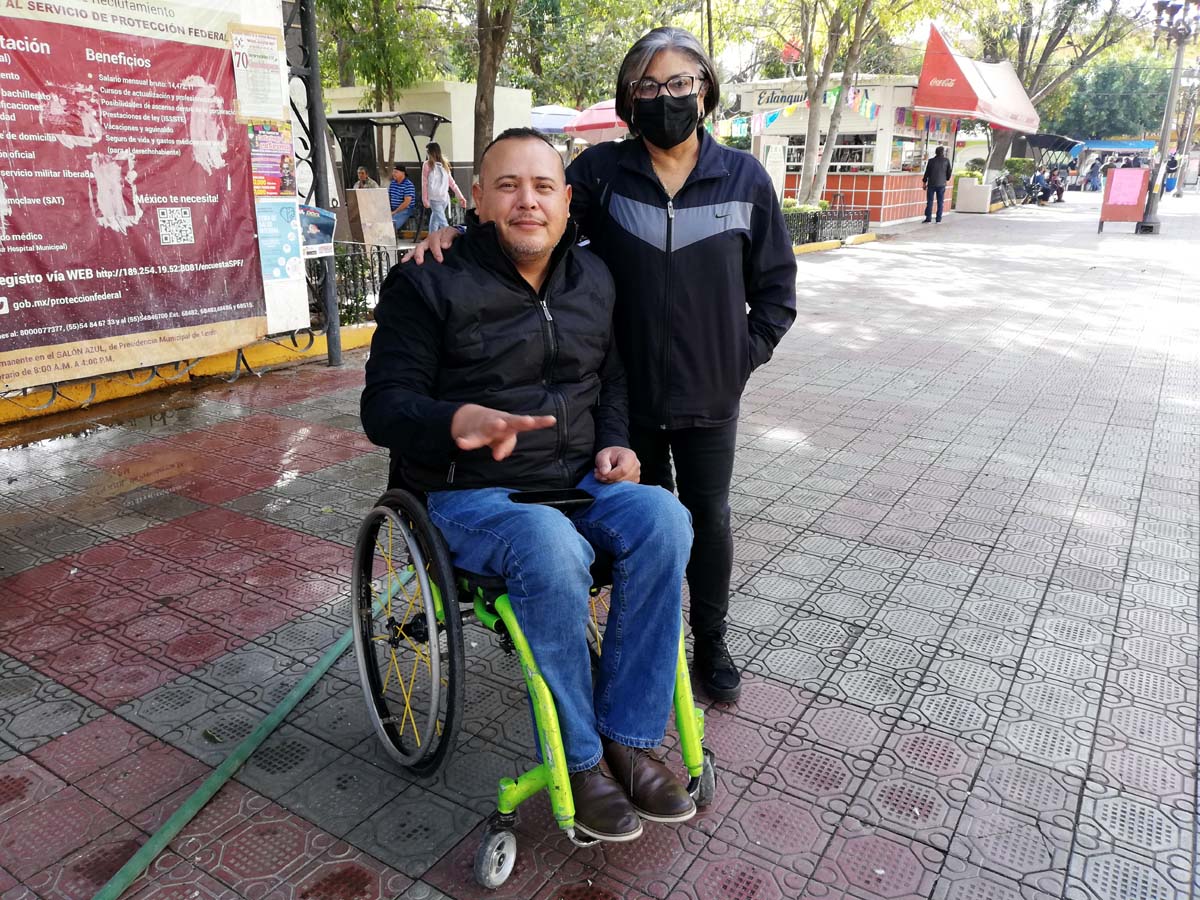 Además, piden atender a las banquetas que están en mal estado. (Luis Alatorre)