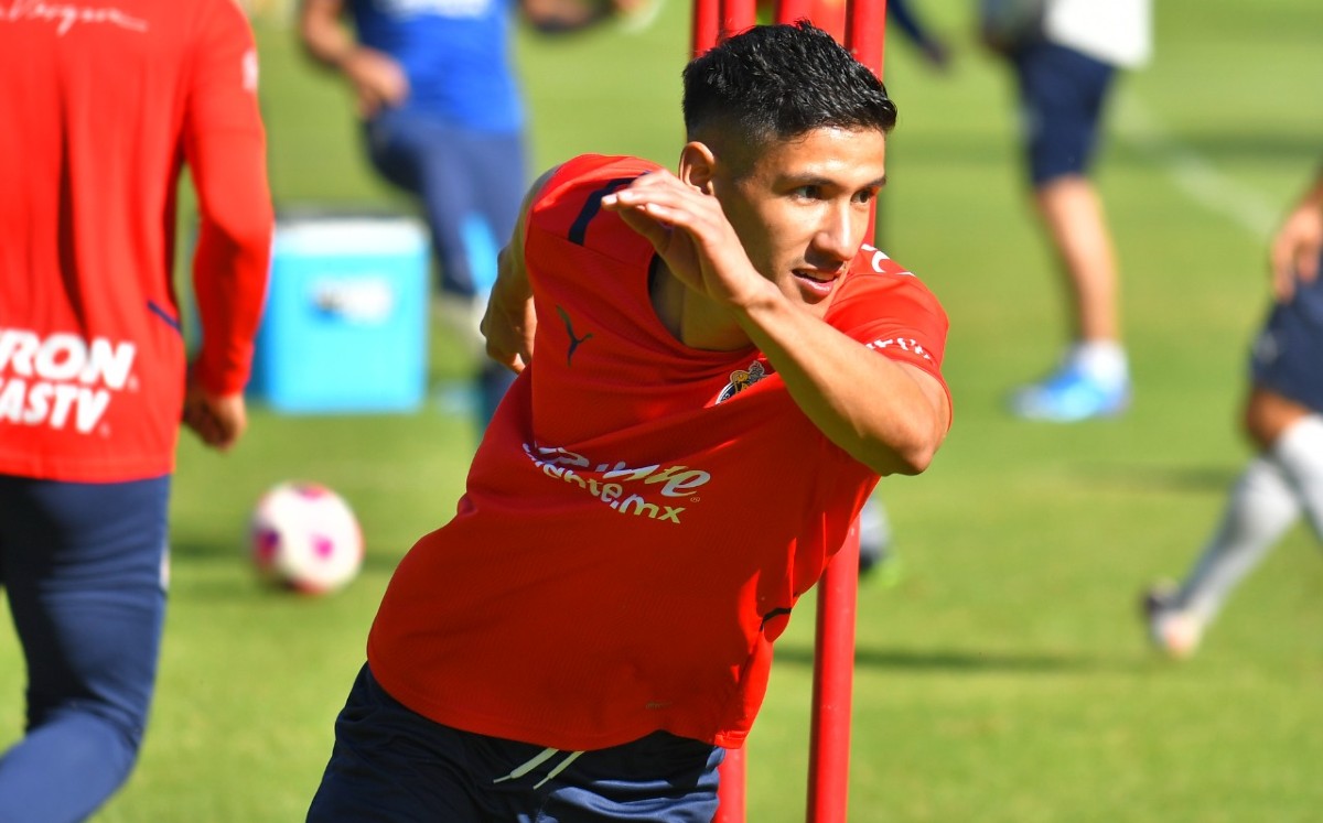 Aficionados crean hashtag en redes para evitar que Uriel Antuna llegue a América (Imago7)