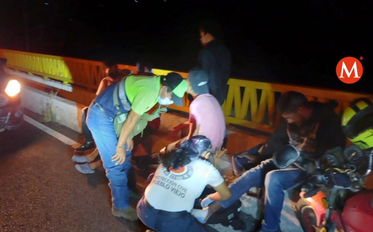 Chocan y se lesionan 3 motociclistas en el puente Tampico. (Sandra Sosa)