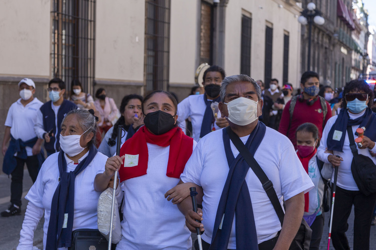 Débiles visuales y ciegos exigen inclusión laboral en Puebla | Andrés Lobato