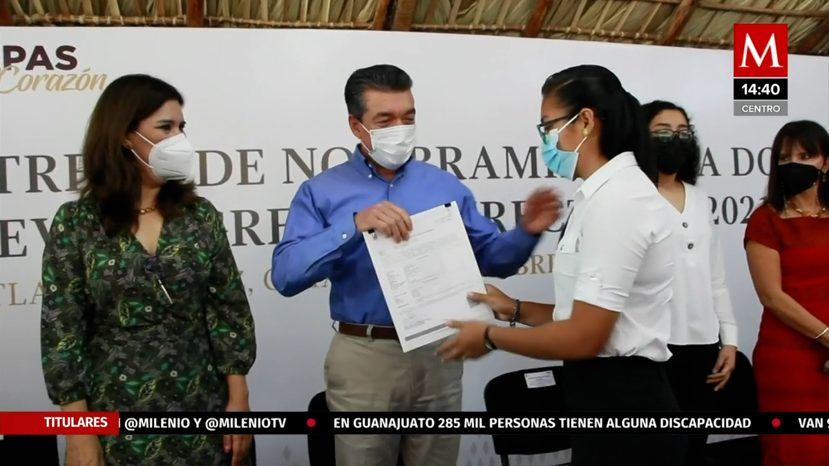Entregan nombramiento a docentes de nuevo ingreso