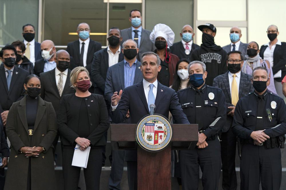 Eric Garcetti, alcalde de Los Ángeles durante una conferencia. / AP.
