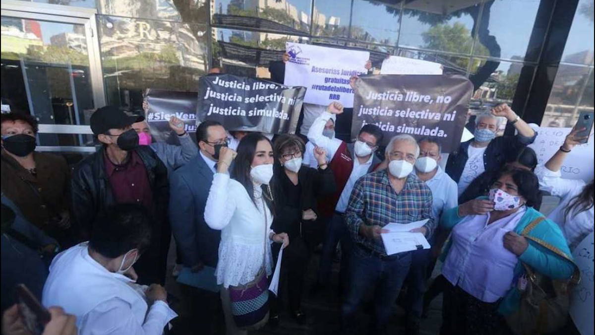 Familiares de Rosario Robles piden reunión con Gertz Manero por caso