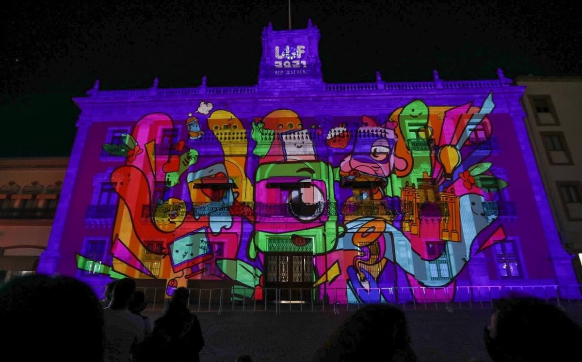 Reconoce Ale Gutiérrez talento de jóvenes en el León Ligth Fest 2021.
