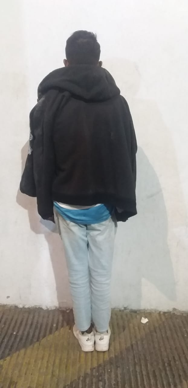 Un joven de 19 años fue detenido en el lugar. (Liberto Ureña)
