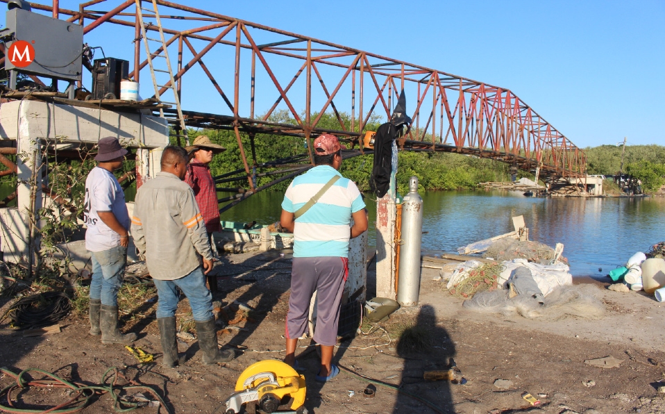 Avance del 70% la obra del puente peatonal Mata de Chávez. (Antonio Campos)