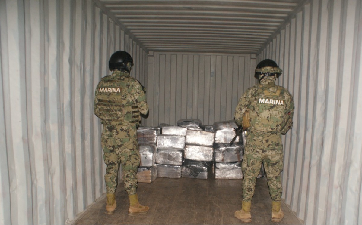 Además de cocaina, se decomisaron aparatos de comunicación y combustible.  | Marina