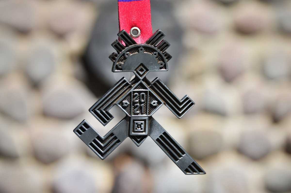 Presentan medalla del Medio Maratón de la CdMx 2021(Cortesía)