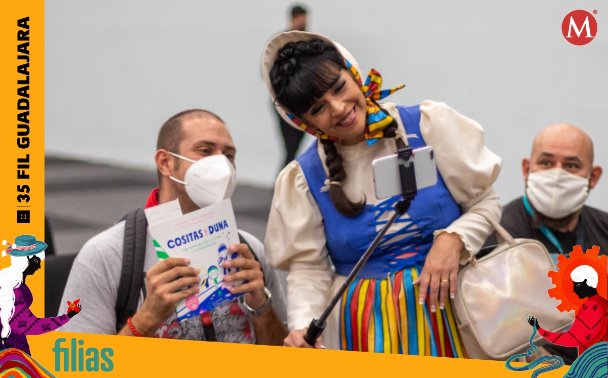 Alma Gómez se mostró feliz durante la presentación del libro. (FIL Guadalajara/Bernardo De Niz)