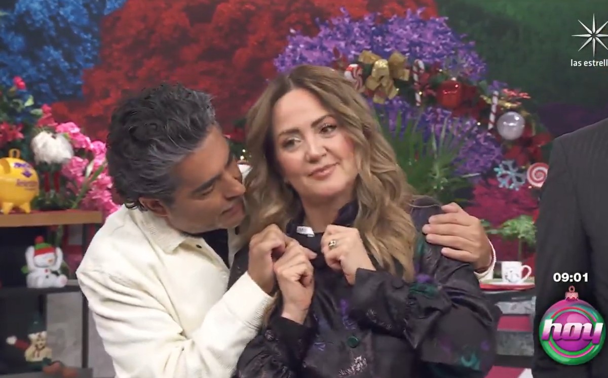 Andrea Legarreta se pone el vestido al revés; Galilea Montijo la balconea (Captura).