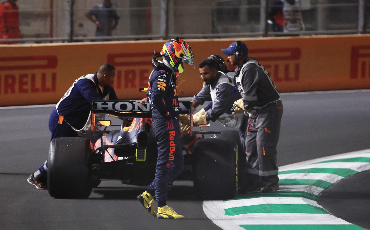 Checo Pérez abandona el GP de Arabia Saudita (AFP)
