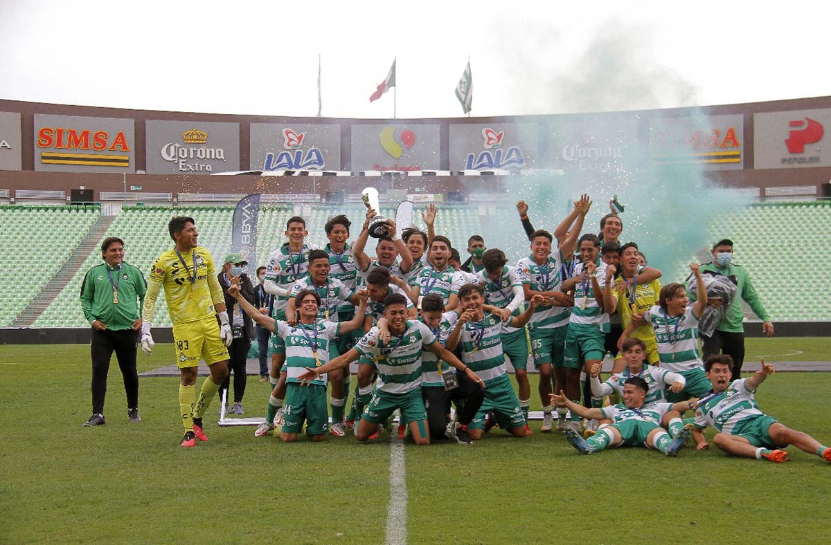Además, el cuadro santista fue el primer lugar de la competencia, máxima ofensiva y equipo más ganador.  (Mauricio Román)