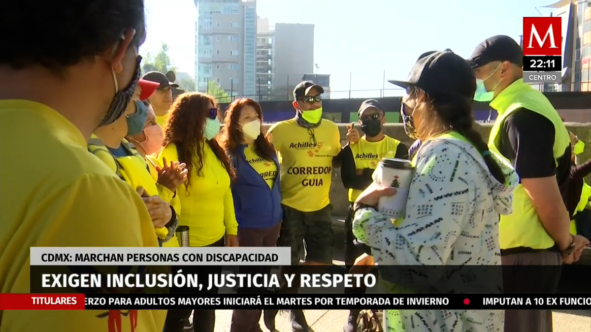 Marchan personas con discapacidad en CdMx