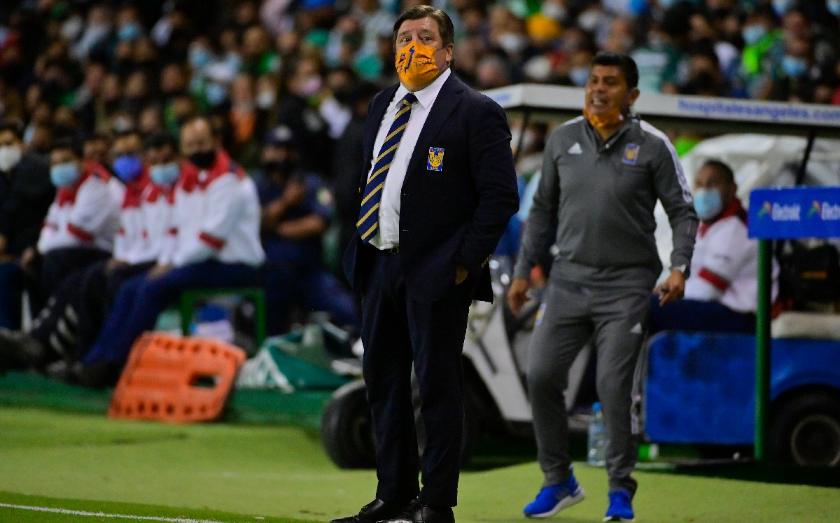 Miguel Herrera se encaró con afición de León (Imago7)