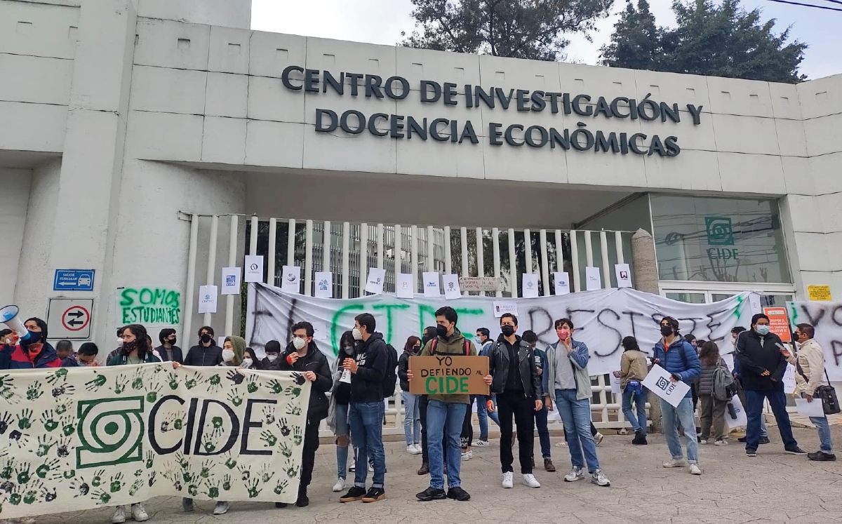 Los alumnos y académicos llevan una semana protestando contra el nombramiento del director. | César Velázquez