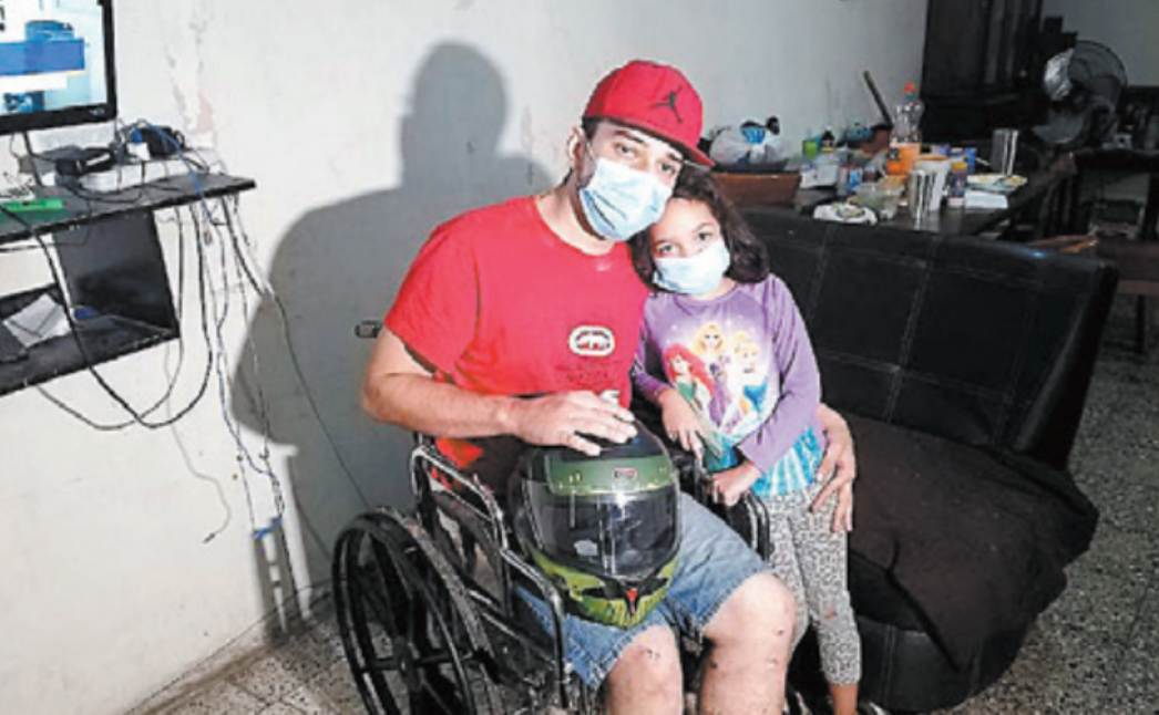 Joven que sufrió atropello pide ayuda para prótesis