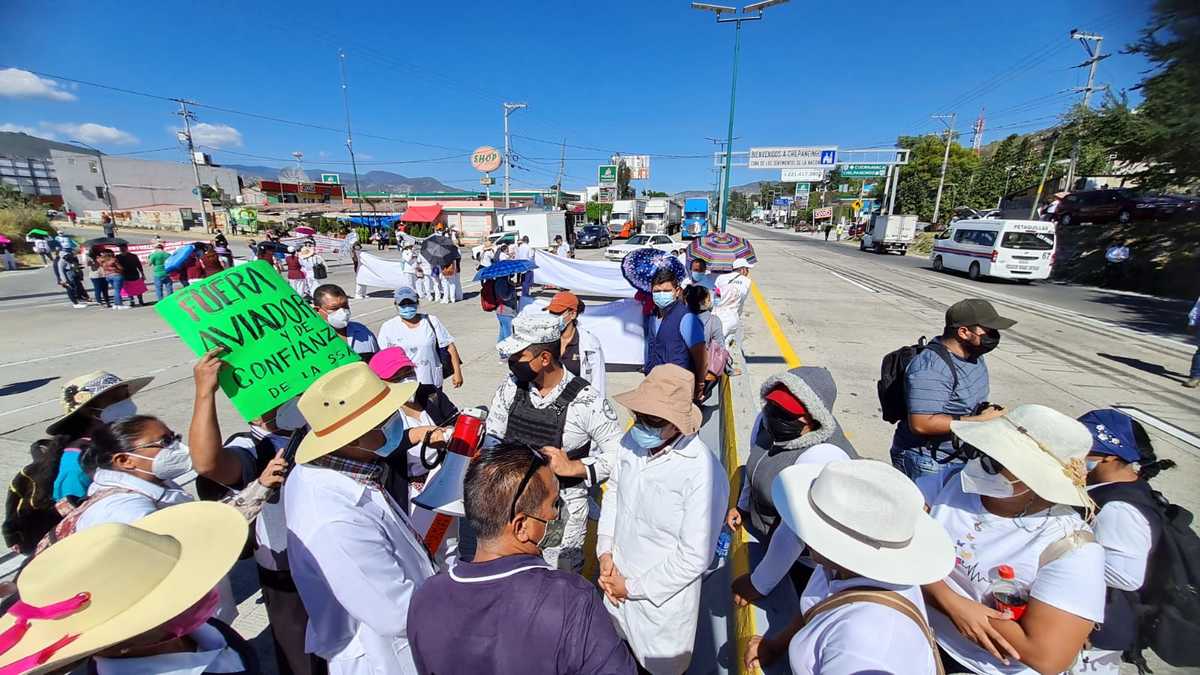 Los manifestantes piden plantas de base al gobierno federal y estatal. (Especial)