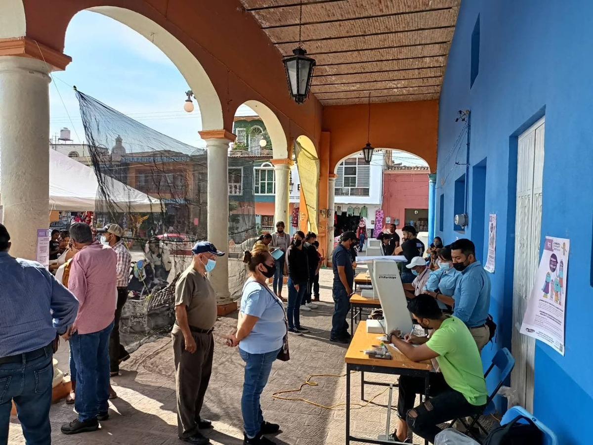 Más de 136 mil personas votantes acuden a la segunda jornada de la Consulta Popular (Cortesía)