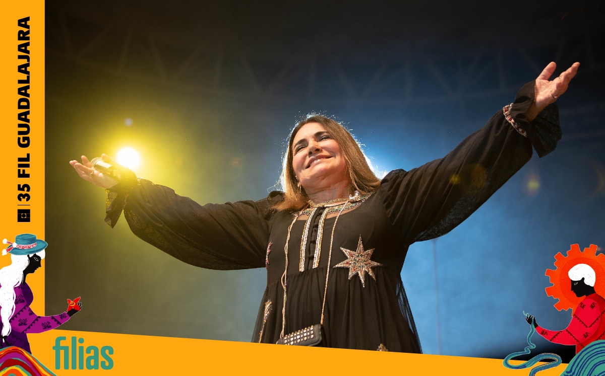 Tania Libertad al final del concierto de esta noche. (Foto: Paula Islas | FIL)
