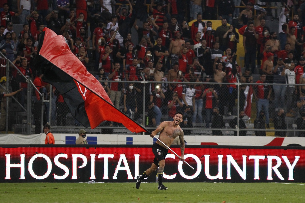 Edgar Zaldivar festeja el pase a la final del apertura 2021 (Mexsport)