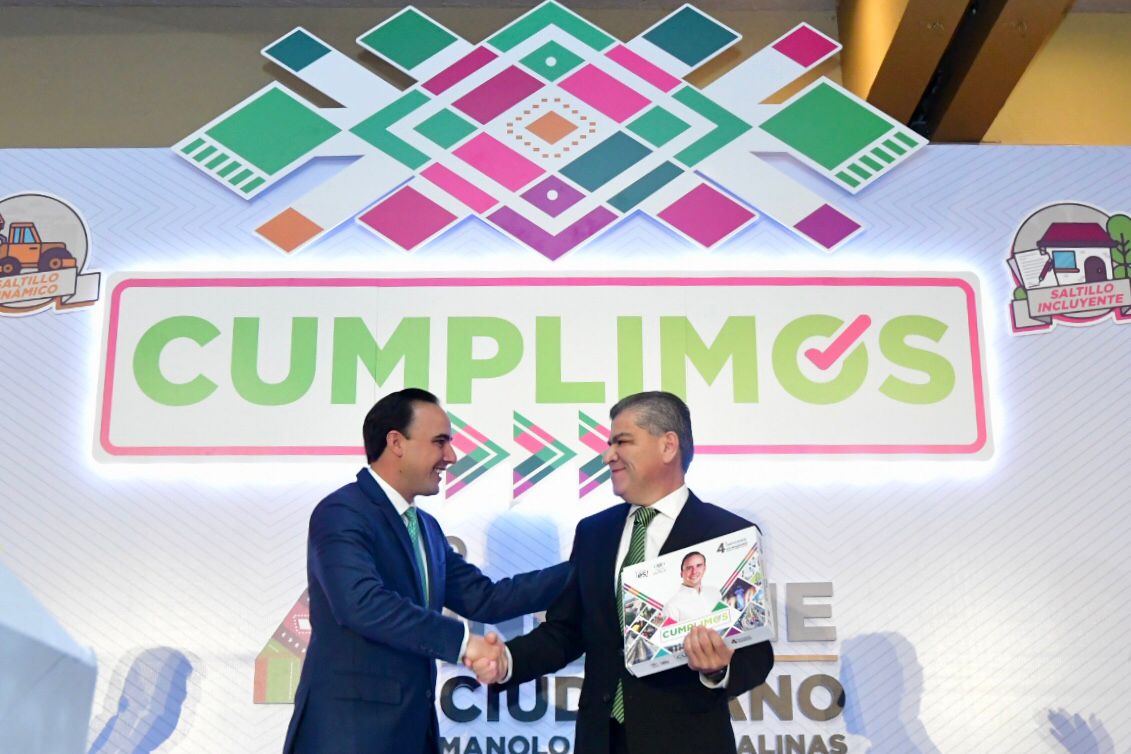 Miguel Ángel Riquelme Solis junto a Manolo Jiménez, quien presentó su cuarto informe como alcalde de Saltillo.| Cortesía