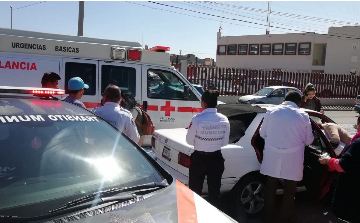 Al percatarse de la situación, los oficiales pidieron auxilio de un médico.