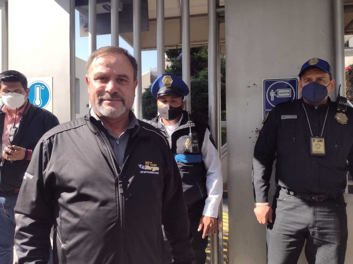 Adrián LeBarón afuera de la sede de CNDH. (César Velázquez)