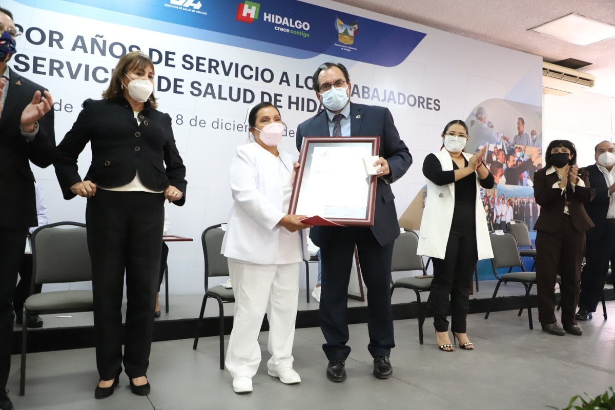 Alejandro Efraín Benítez Herrera, titular de la SSH entregó reconocimientos a personal de salud de Hidalgo (Cortesía)