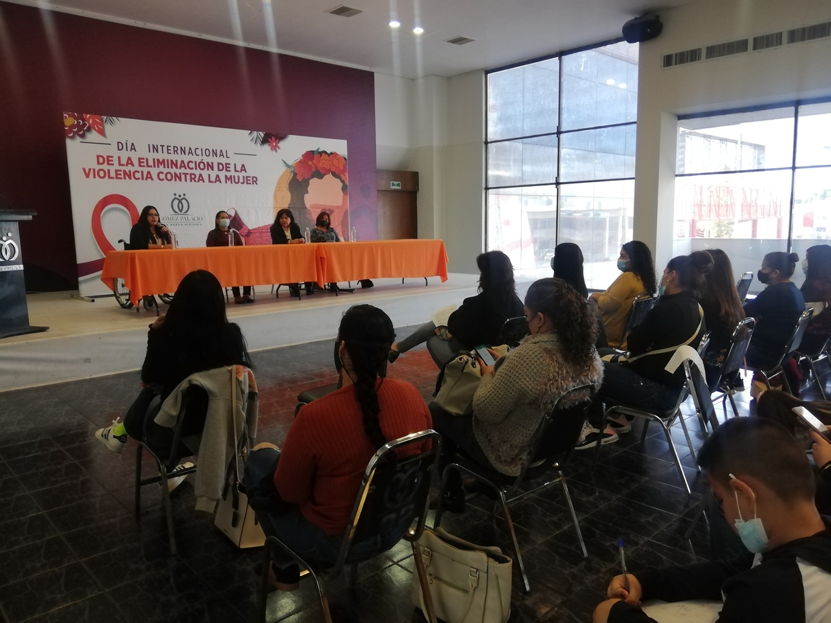 En el conversatorio pidieron a las autoridades promover una real inclusión.| Isis Rábago
